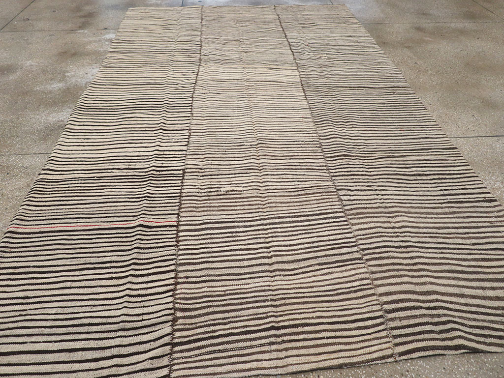 Vintage Persian Flatweave Kilim Room Size Carpet, No.32918 - Galerie Shabab