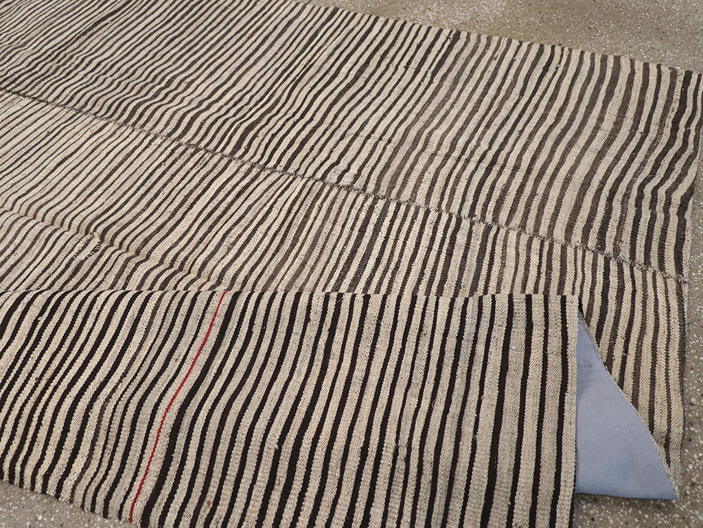 Vintage Persian Flatweave Kilim Room Size Carpet, No.32918 - Galerie Shabab