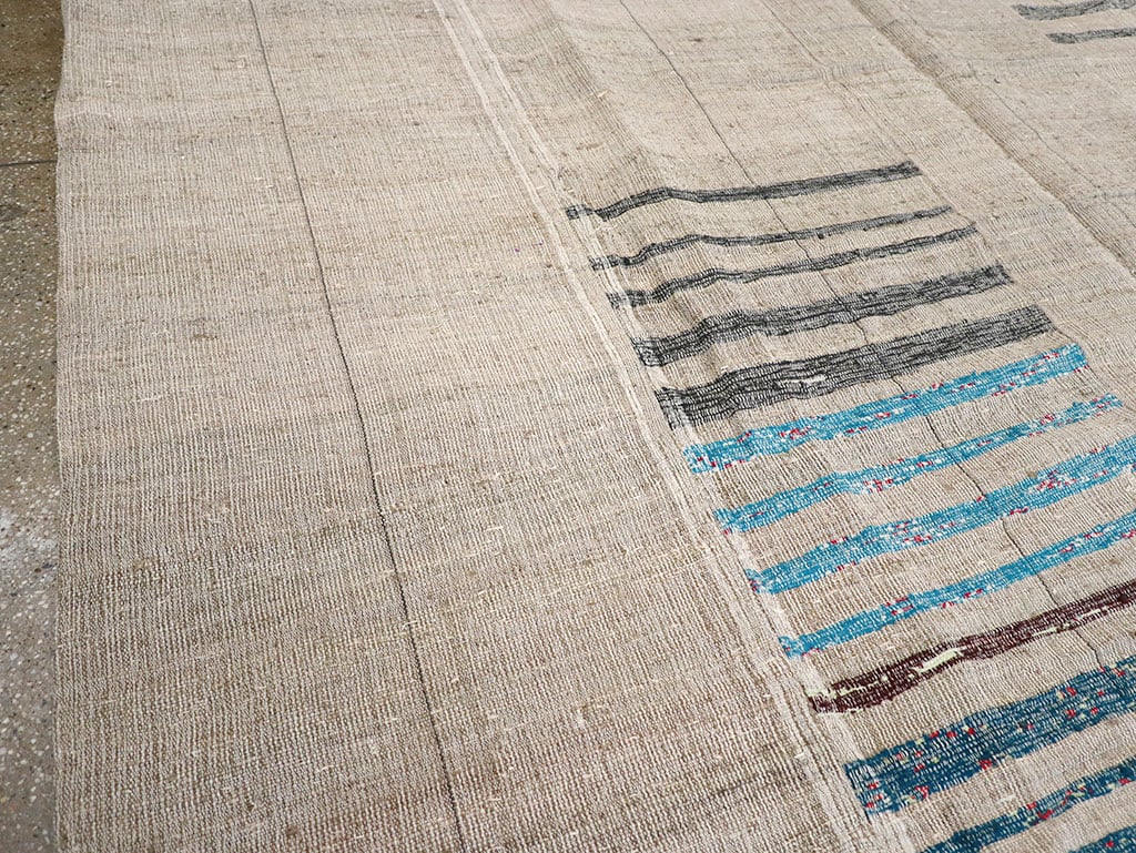 Vintage Turkish Flatweave Room Size Carpet, No.32920 - Galerie Shabab