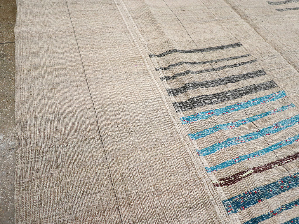 Vintage Turkish Flatweave Room Size Carpet, No.32920 - Galerie Shabab