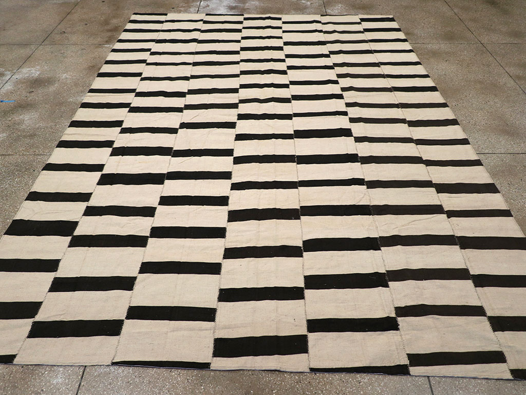 Modern Persian Flatweave Kilim Room Size Carpet, No.32922 - Galerie Shabab