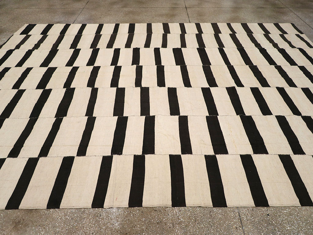 Modern Persian Flatweave Kilim Room Size Carpet, No.32922 - Galerie Shabab