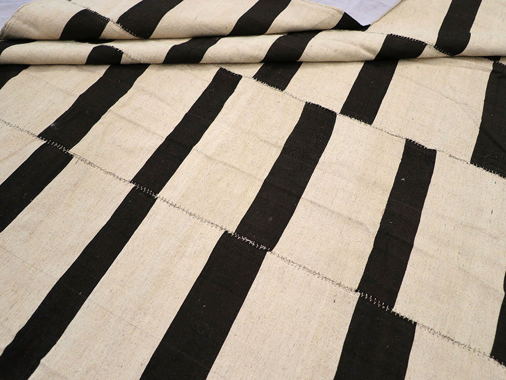 Modern Persian Flatweave Kilim Room Size Carpet, No.32922 - Galerie Shabab