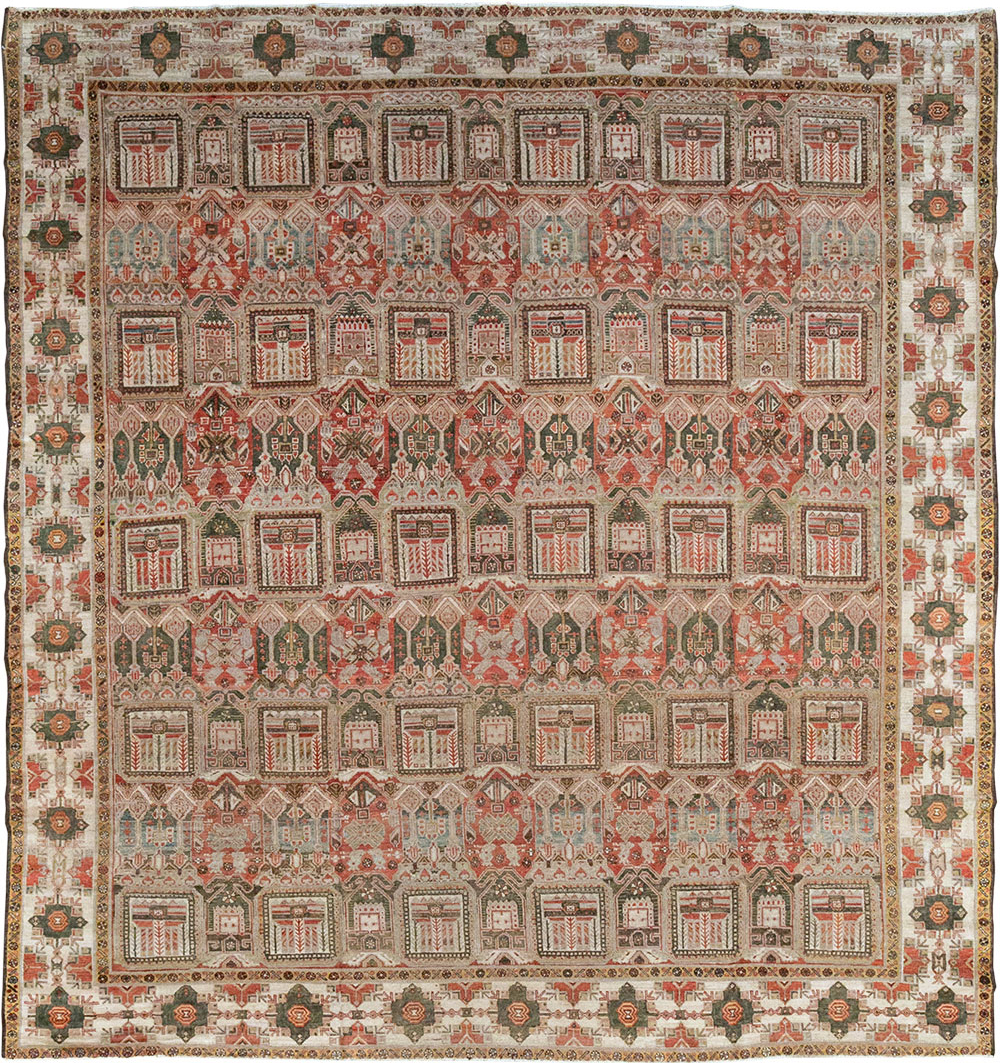 Antique Persian Bakhtiari Square Room Size Carpet, No.32924 - Galerie Shabab