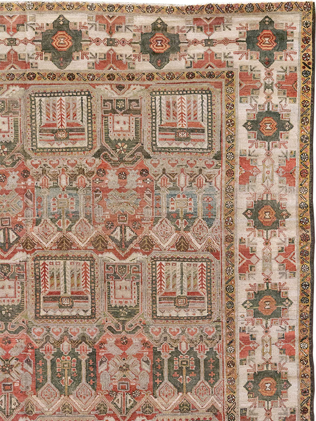 Antique Persian Bakhtiari Square Room Size Carpet, No.32924 - Galerie Shabab