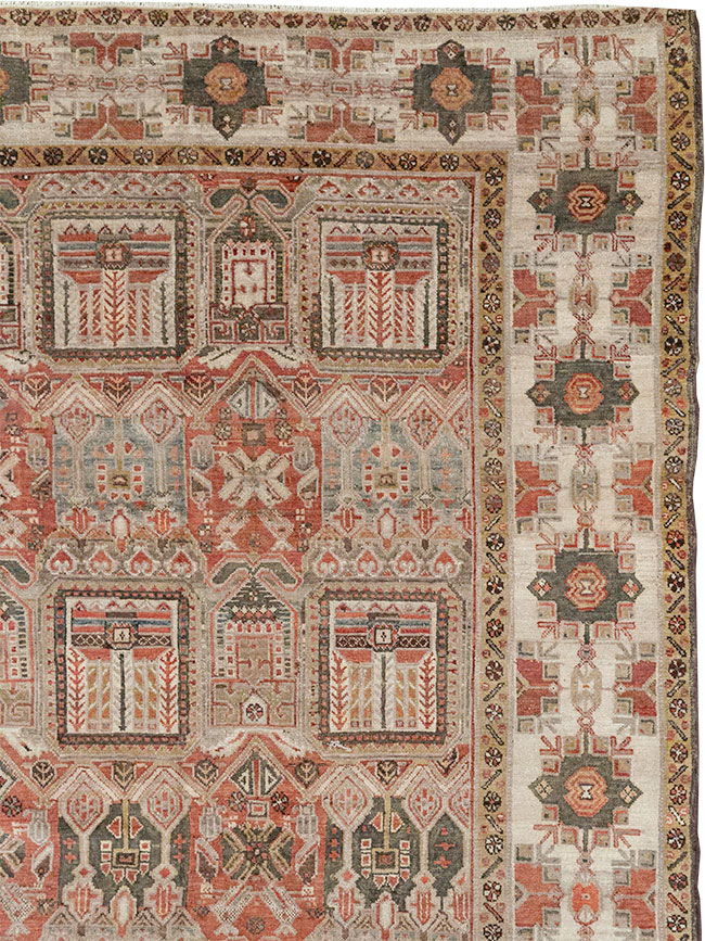 Antique Persian Bakhtiari Square Room Size Carpet, No.32924 - Galerie Shabab