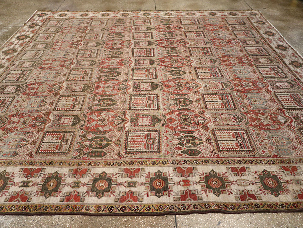 Antique Persian Bakhtiari Square Room Size Carpet, No.32924 - Galerie Shabab