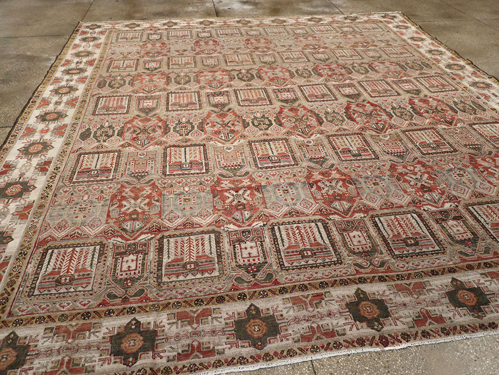 Antique Persian Bakhtiari Square Room Size Carpet, No.32924 - Galerie Shabab