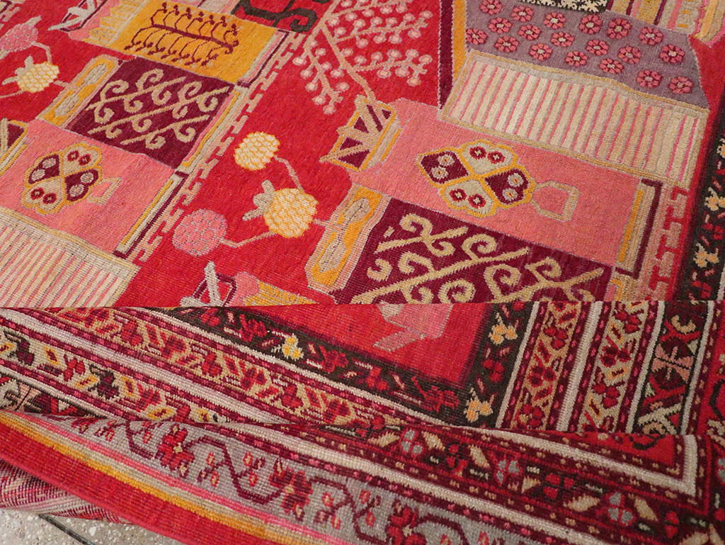 Antique East Turkestan Pictorial Vase Khotan Room Size Carpet, No.32925 - Galerie Shabab