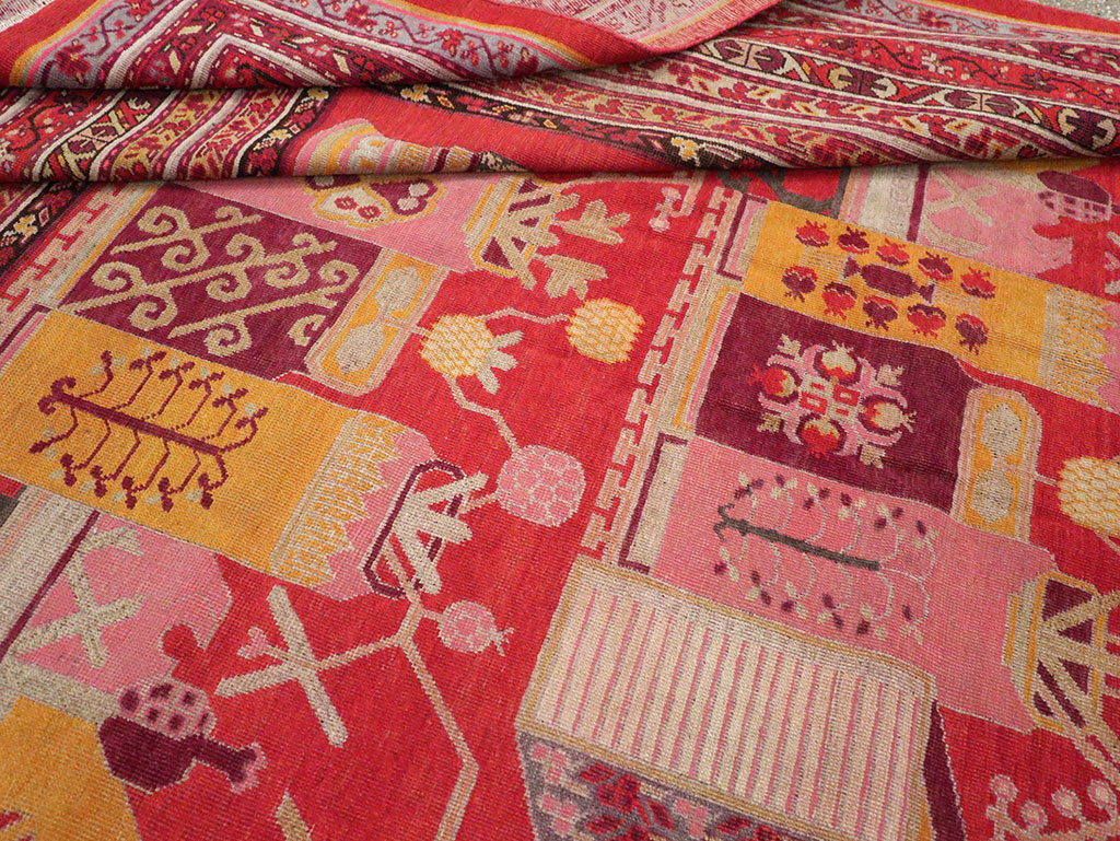 Antique East Turkestan Pictorial Vase Khotan Room Size Carpet, No.32926 - Galerie Shabab