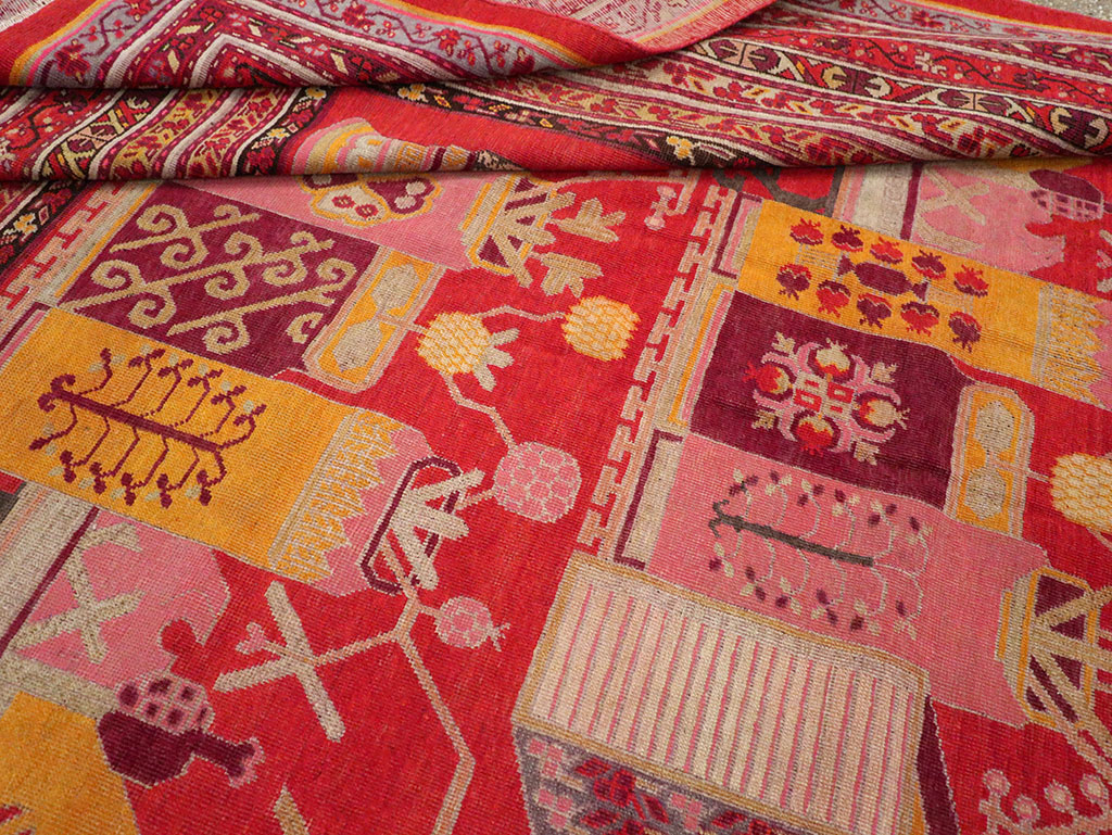 Antique East Turkestan Pictorial Vase Khotan Room Size Carpet, No.32926 - Galerie Shabab