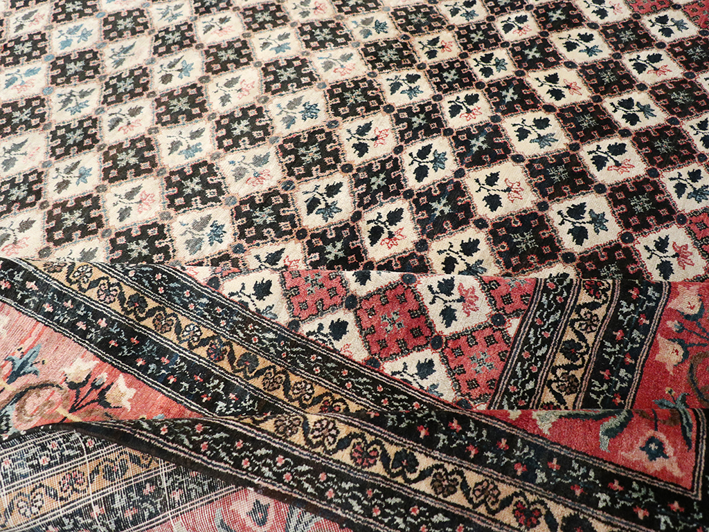 Vintage Persian Bakhtiari Room Size Carpet, No.32934 - Galerie Shabab