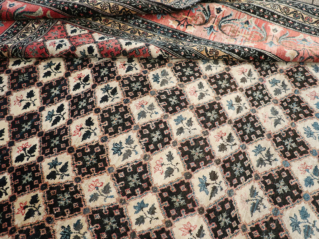 Vintage Persian Bakhtiari Room Size Carpet, No.32934 - Galerie Shabab