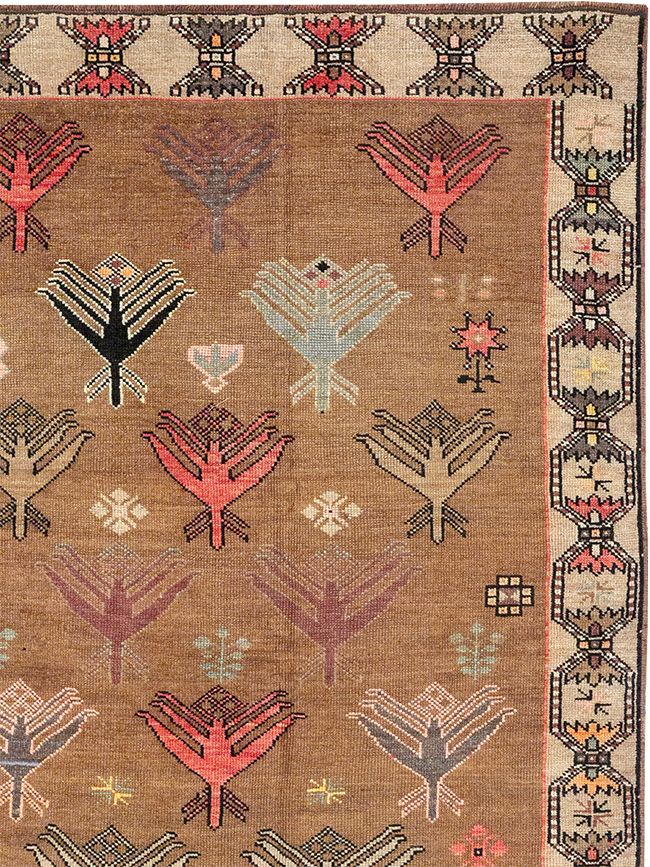 Vintage Turkish Anatolian Tribal Room Size Carpet, No.32940 - Galerie Shabab