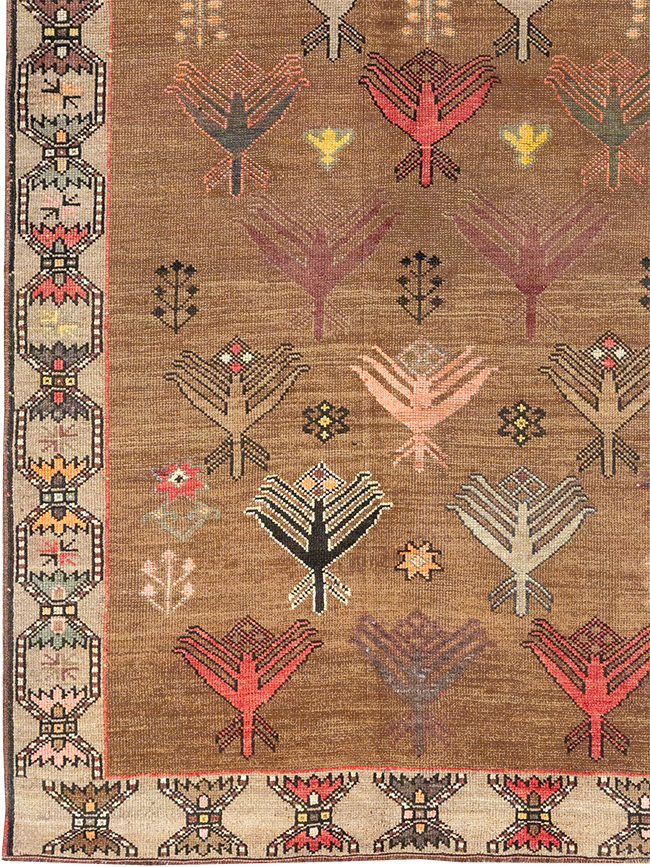 Vintage Turkish Anatolian Tribal Room Size Carpet, No.32940 - Galerie Shabab