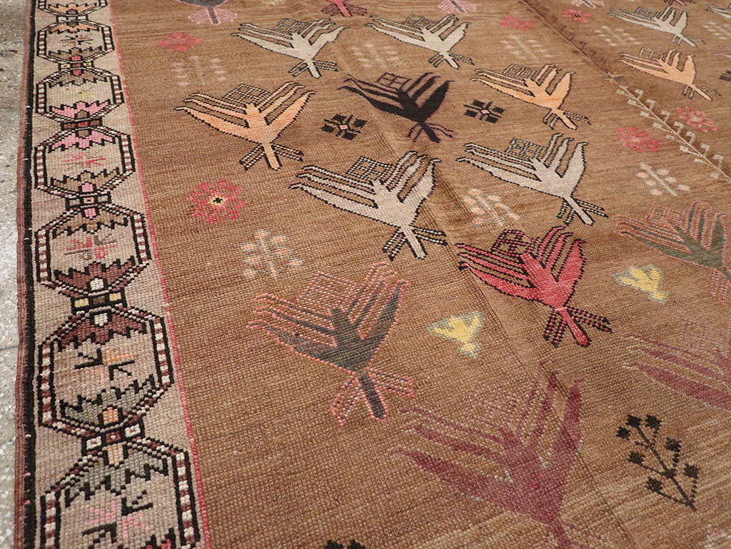 Vintage Turkish Anatolian Tribal Room Size Carpet, No.32940 - Galerie Shabab