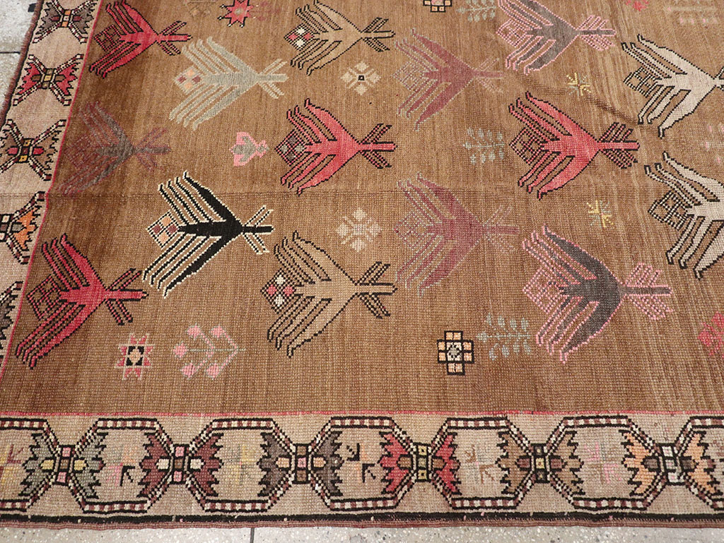 Vintage Turkish Anatolian Tribal Room Size Carpet, No.32940 - Galerie Shabab
