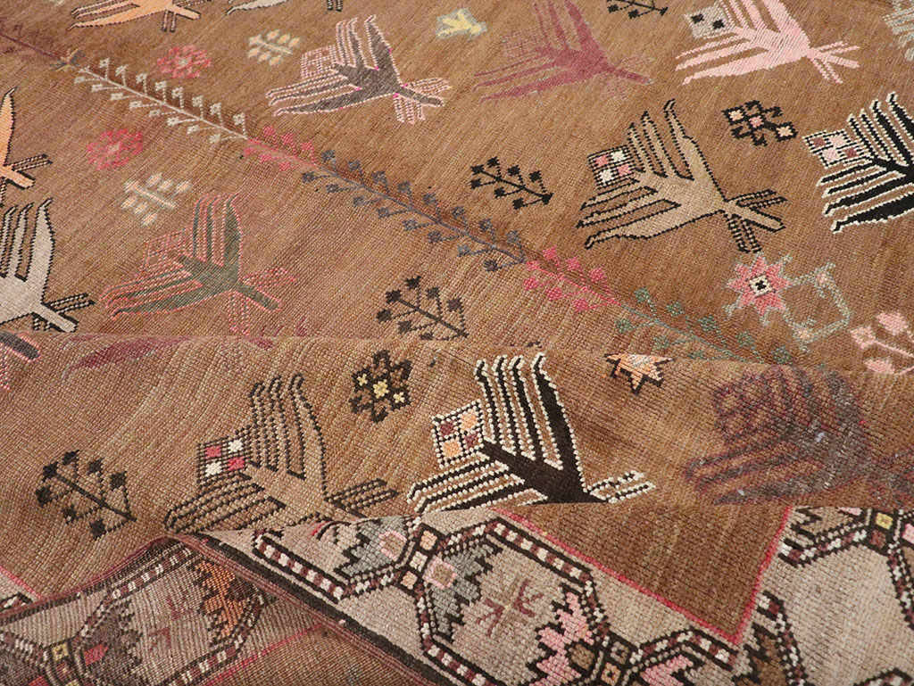 Vintage Turkish Anatolian Tribal Room Size Carpet, No.32940 - Galerie Shabab