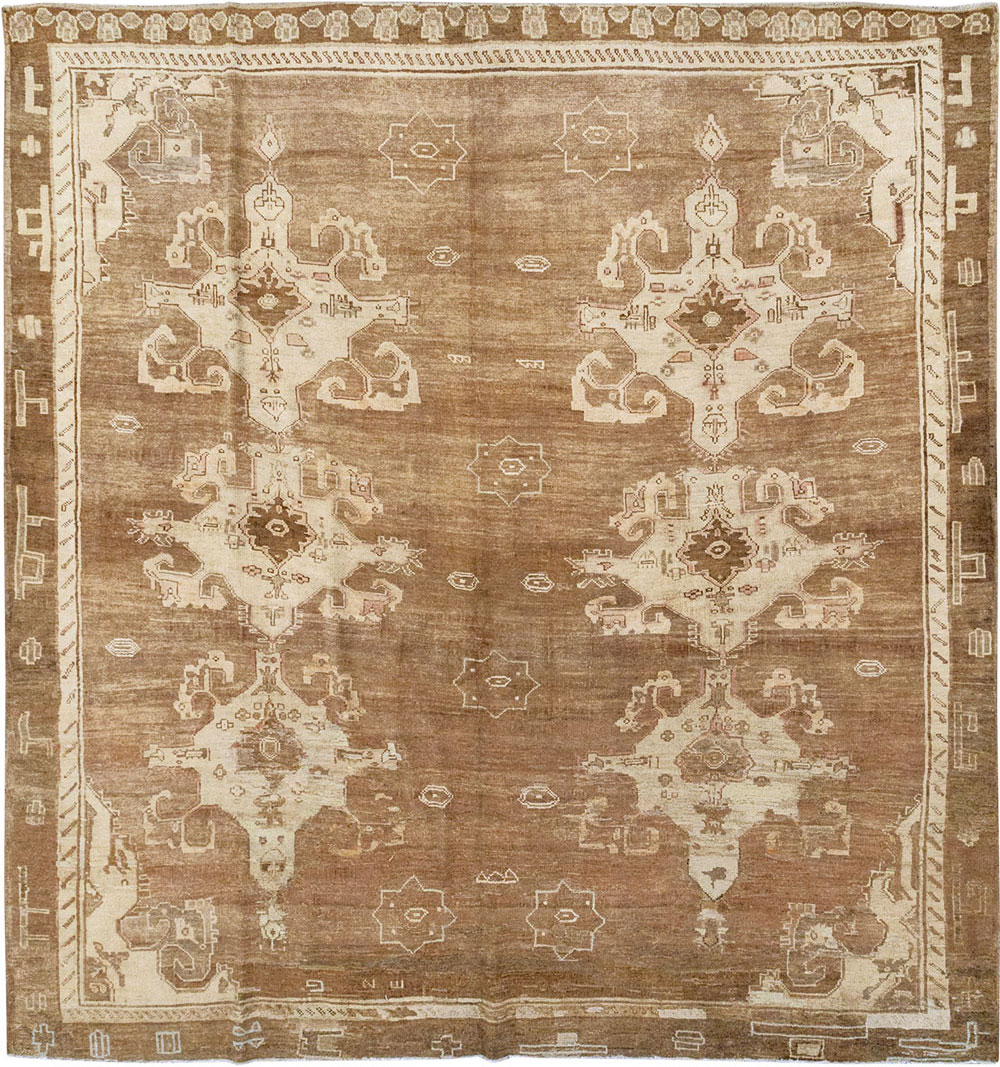 Vintage Turkish Anatolian Square Room Size Carpet, No.32971 - Galerie Shabab