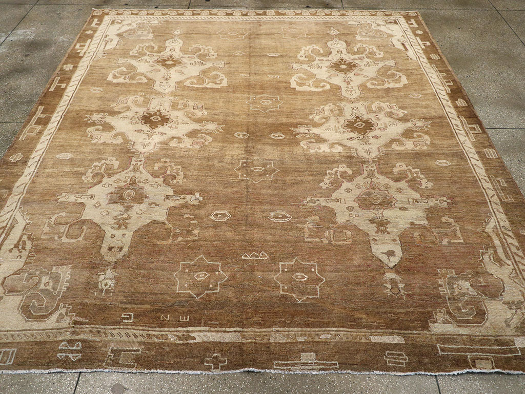 Vintage Turkish Anatolian Square Room Size Carpet, No.32971 - Galerie Shabab