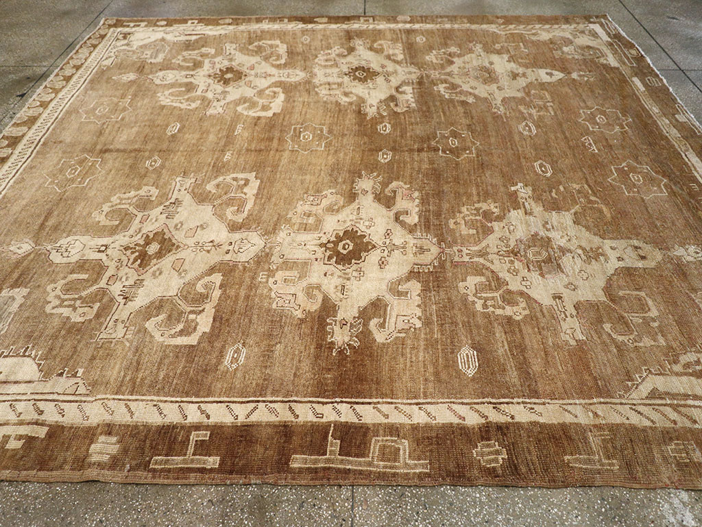 Vintage Turkish Anatolian Square Room Size Carpet, No.32971 - Galerie Shabab