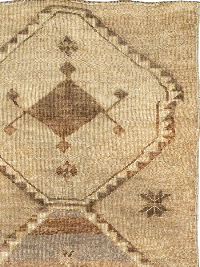 Vintage Turkish Anatolian Room Size Carpet, No.32972 - Galerie Shabab