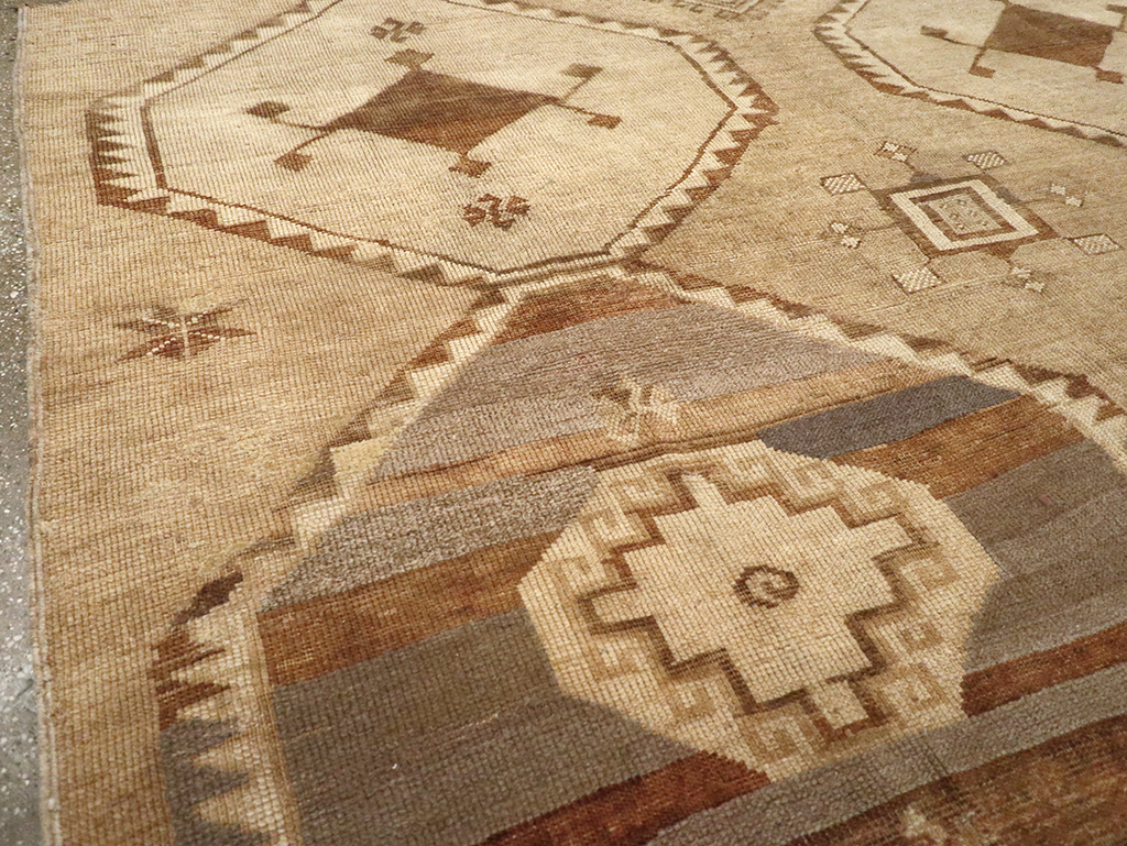 Vintage Turkish Anatolian Room Size Carpet, No.32972 - Galerie Shabab