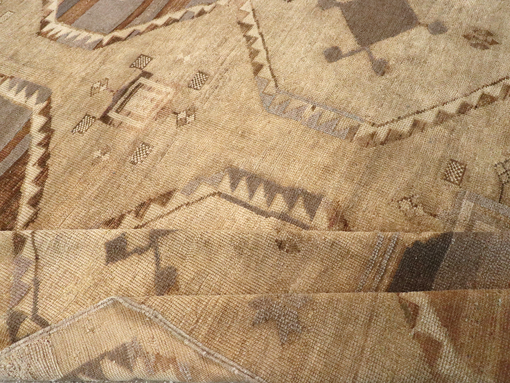 Vintage Turkish Anatolian Room Size Carpet, No.32972 - Galerie Shabab