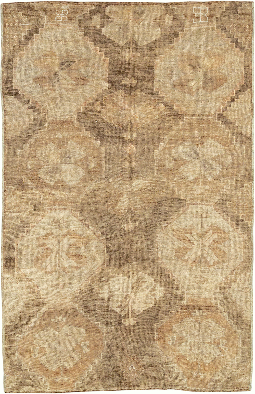Vintage Turkish Anatolian Accent Rug, No.32973 - Galerie Shabab