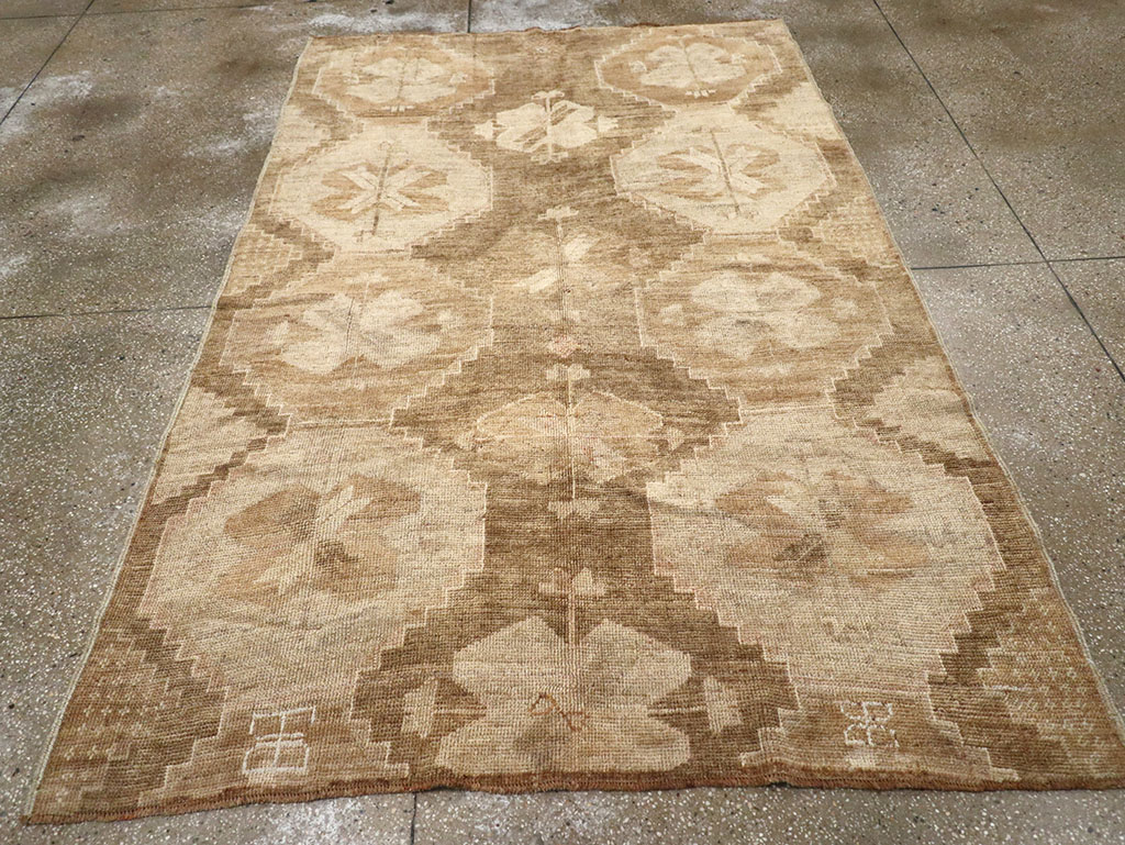 Vintage Turkish Anatolian Accent Rug, No.32973 - Galerie Shabab