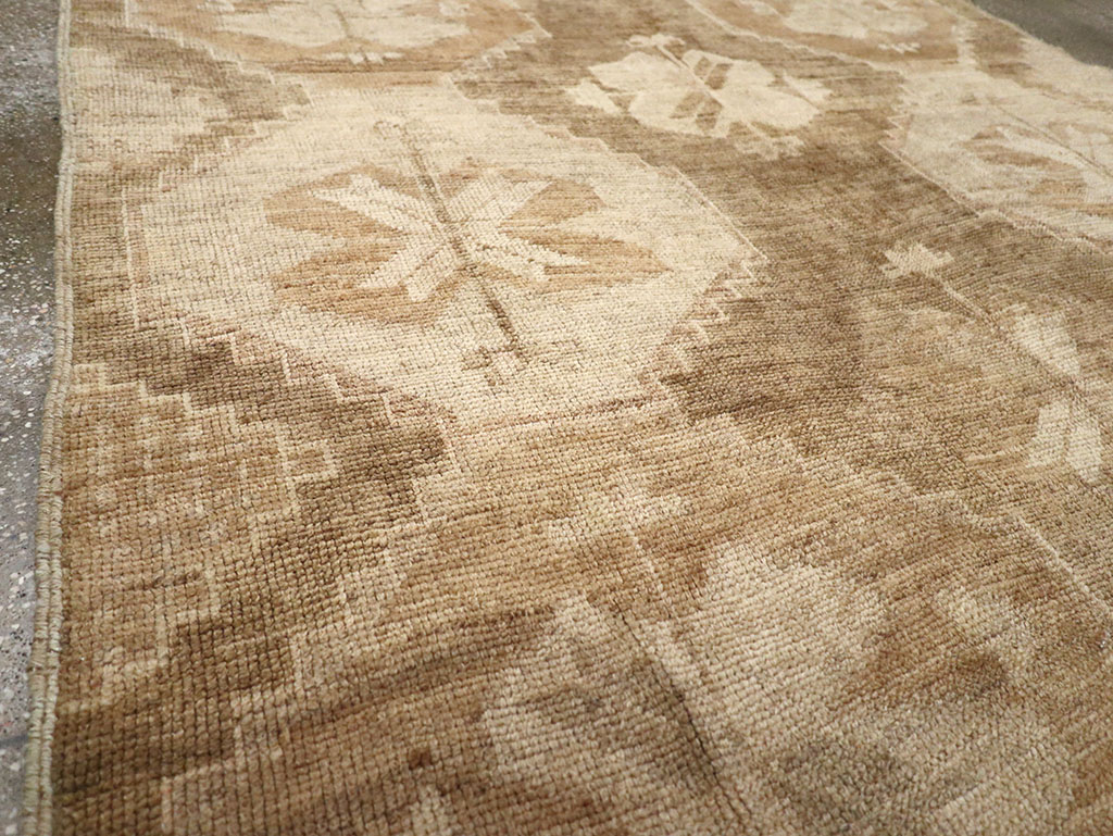 Vintage Turkish Anatolian Accent Rug, No.32973 - Galerie Shabab