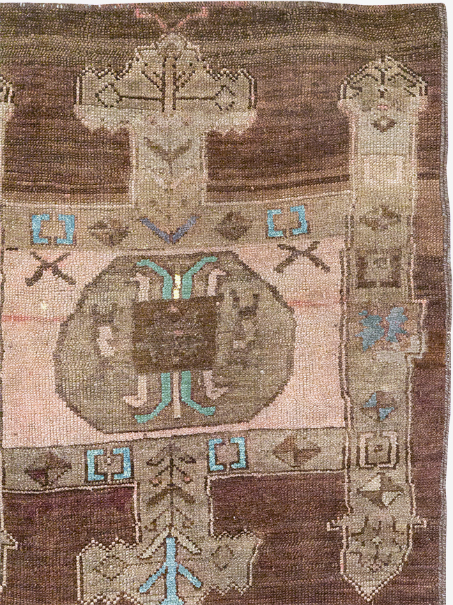 Vintage Turkish Anatolian Accent Carpet, No.32974 - Galerie Shabab