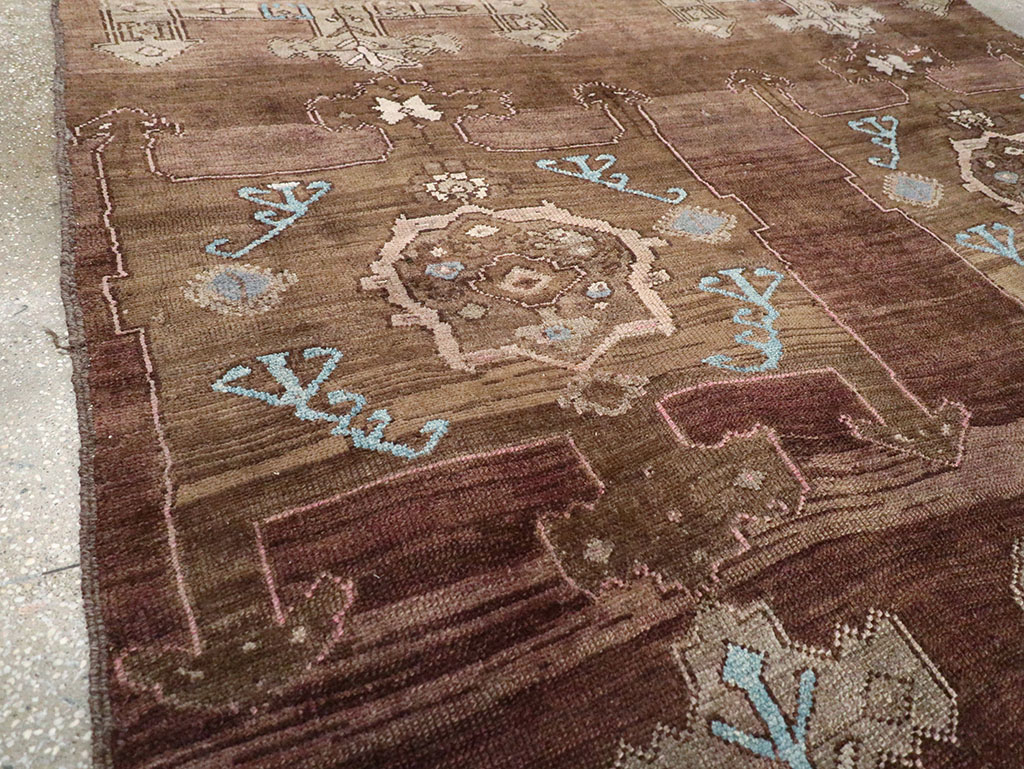 Vintage Turkish Anatolian Room Size Carpet, No.32974 - Galerie Shabab