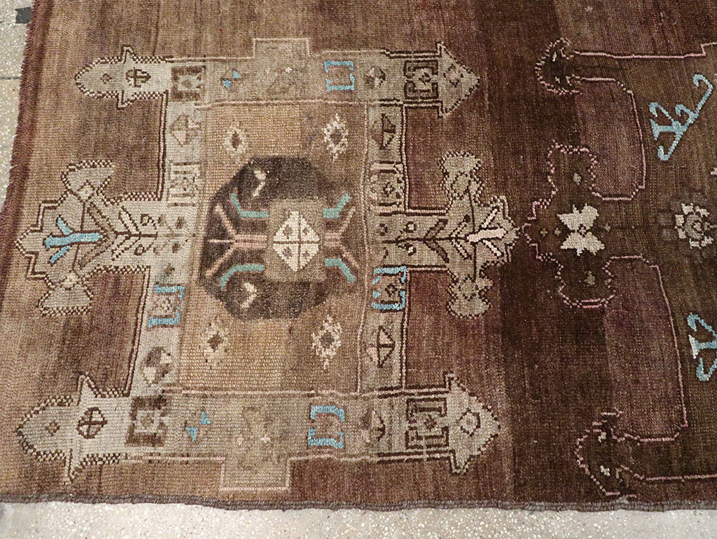Vintage Turkish Anatolian Accent Carpet, No.32974 - Galerie Shabab