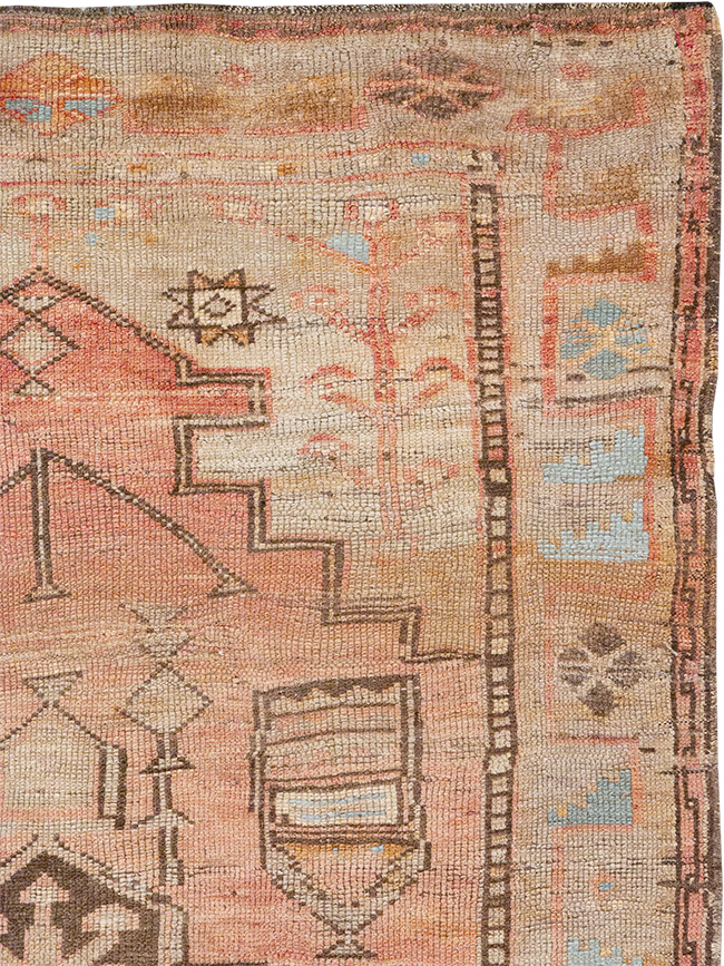 Vintage Turkish Anatolian Accent Rug, No.32976 - Galerie Shabab