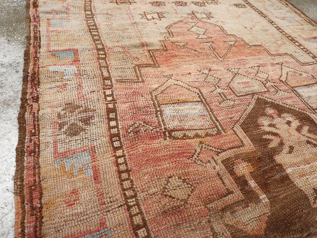 Vintage Turkish Anatolian Gallery Carpet, No.32976 - Galerie Shabab