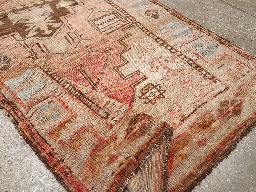 Vintage Turkish Anatolian Gallery Carpet, No.32976 - Galerie Shabab