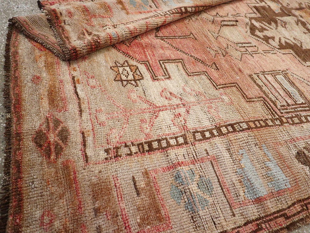 Vintage Turkish Anatolian Gallery Carpet, No.32976 - Galerie Shabab
