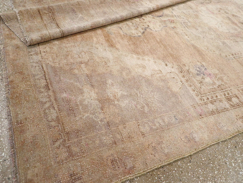 Vintage Turkish Anatolian Accent Rug, No.32977 - Galerie Shabab