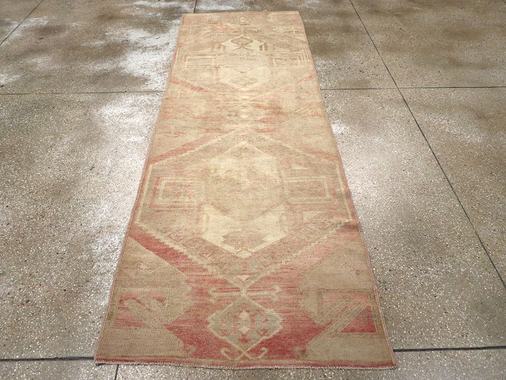 Vintage Turkish Anatolian Runner, No.32978 - Galerie Shabab