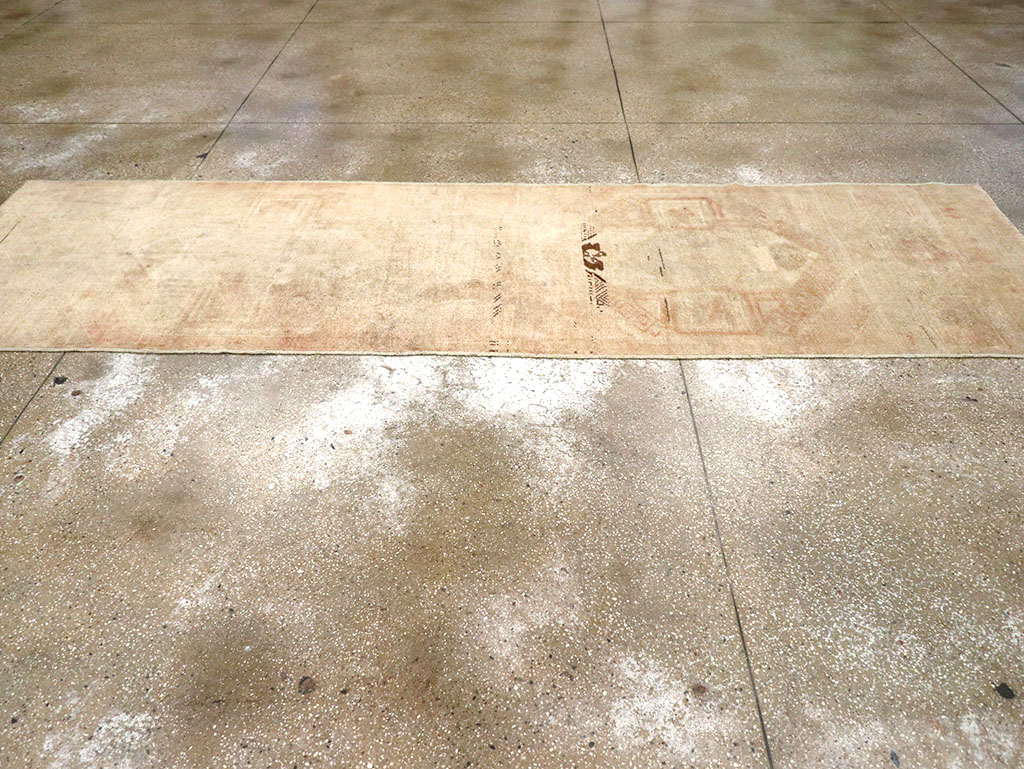 Vintage Turkish Anatolian Runner, No.32979 - Galerie Shabab