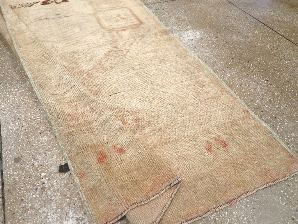 Vintage Turkish Anatolian Runner, No.32979 - Galerie Shabab