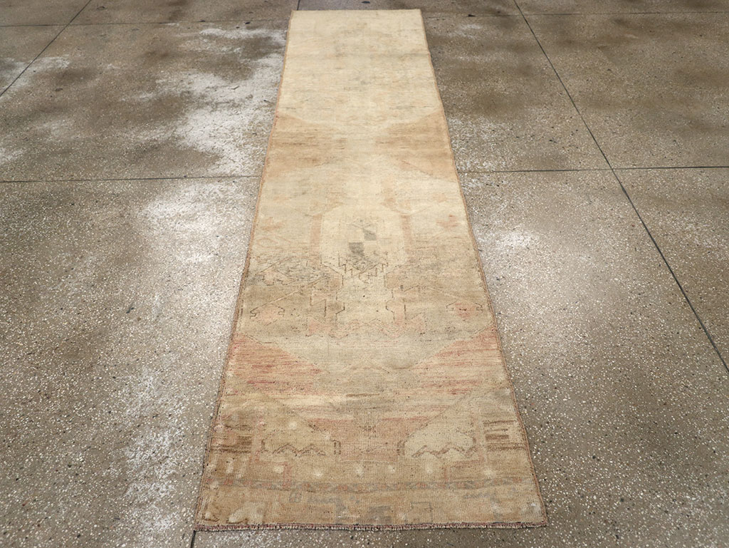 Vintage Turkish Anatolian Runner, No.32980 - Galerie Shabab