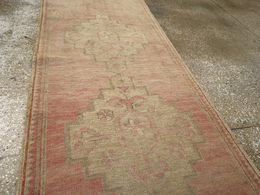 Vintage Turkish Anatolian Runner, No.32984 - Galerie Shabab