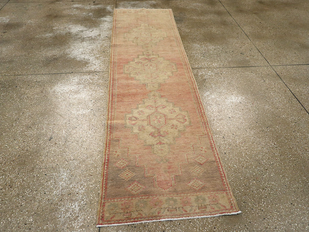 Vintage Turkish Anatolian Runner, No.32984 - Galerie Shabab