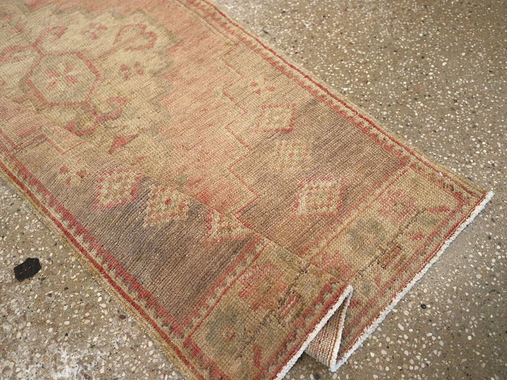 Vintage Turkish Anatolian Runner, No.32984 - Galerie Shabab