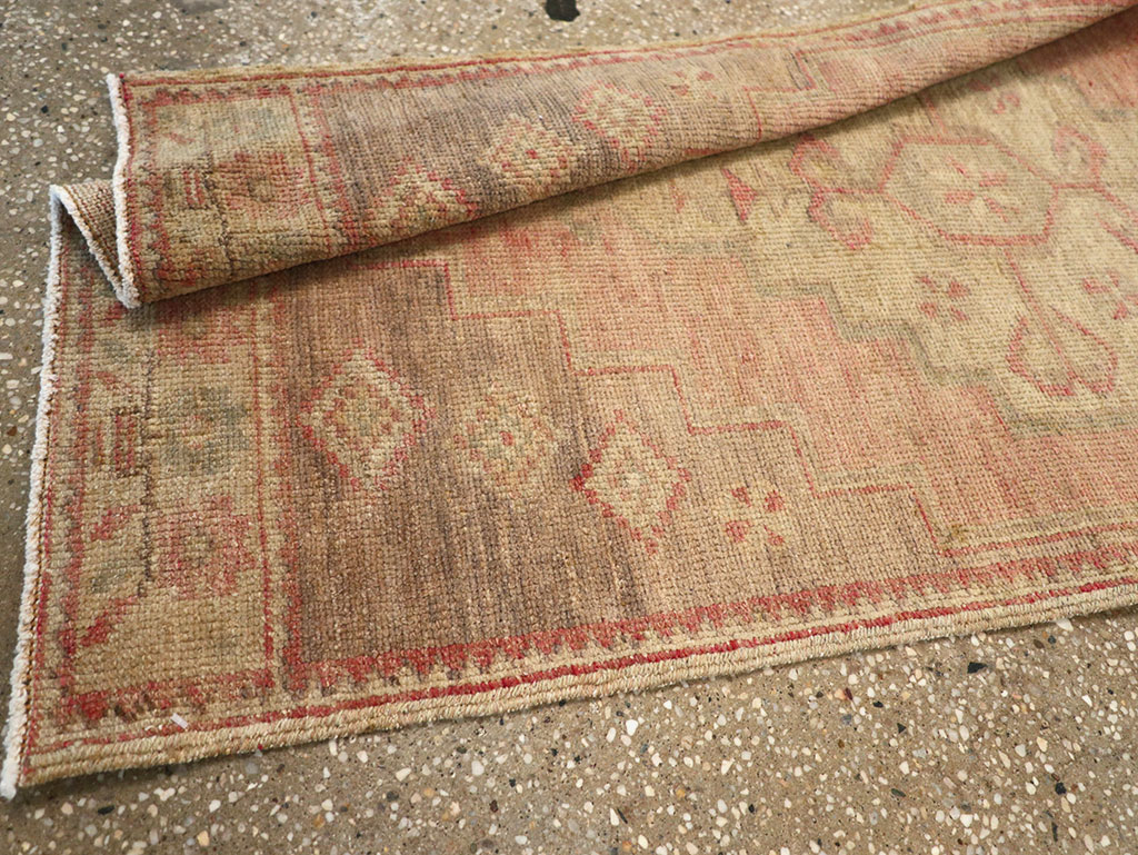 Vintage Turkish Anatolian Runner, No.32984 - Galerie Shabab