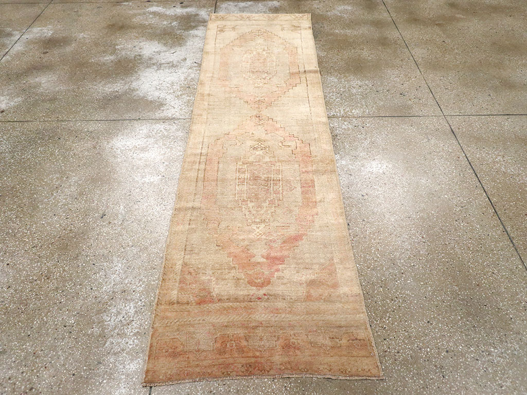 Vintage Turkish Anatolian Runner, No.32985 - Galerie Shabab