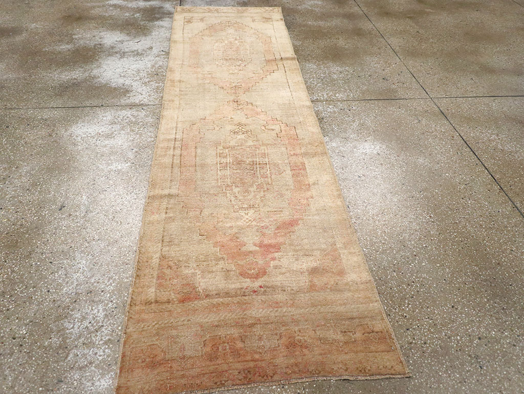 Vintage Turkish Anatolian Runner, No.32985 - Galerie Shabab