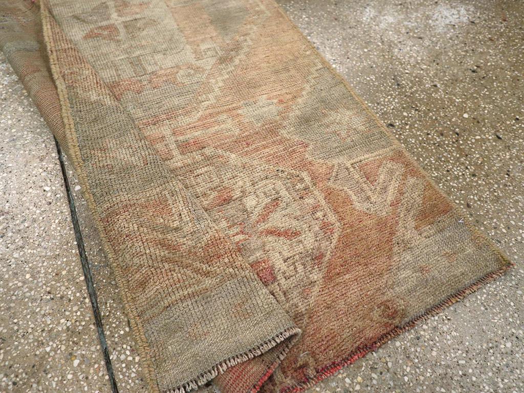 Vintage Turkish Anatolian Runner, No.32986 - Galerie Shabab
